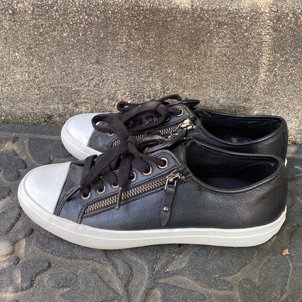Coach Empire Zipper Pebbled Leather Black White Laced Sneaker Low Top Shoes